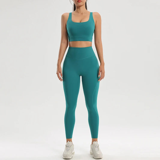 2-Piece Set - Supportive sports bra with high-waisted training pants