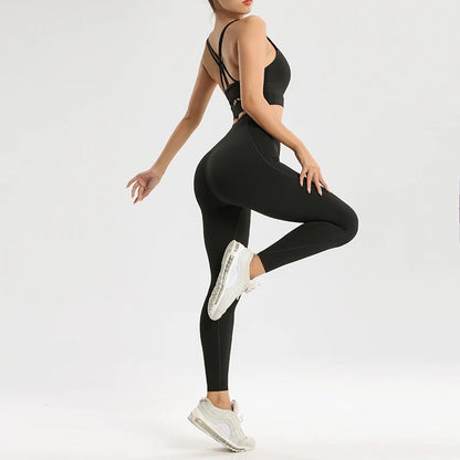 2-Piece Set - Supportive sports bra with high-waisted training pants