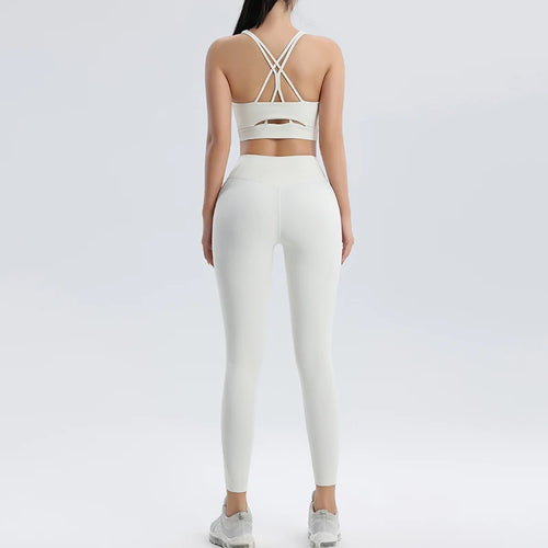 2-Piece Set - Supportive sports bra with high-waisted training pants