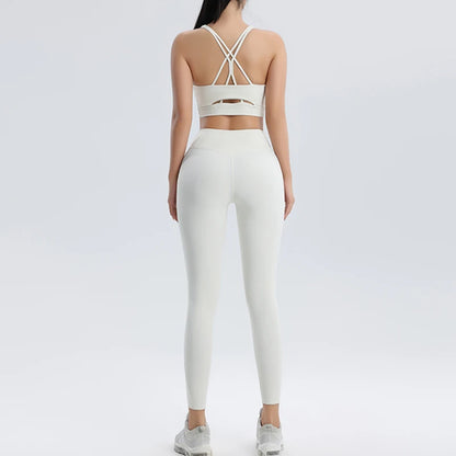 2-Piece Set - Supportive sports bra with high-waisted training pants