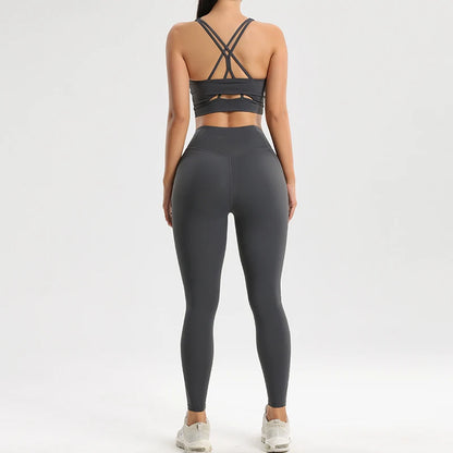 2-Piece Set - Supportive sports bra with high-waisted training pants