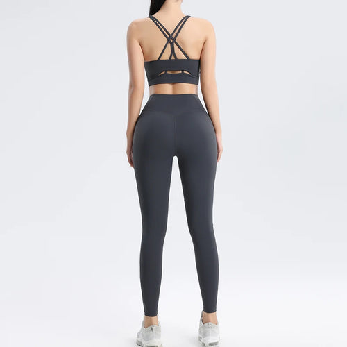 2-Piece Set - Supportive sports bra with high-waisted training pants