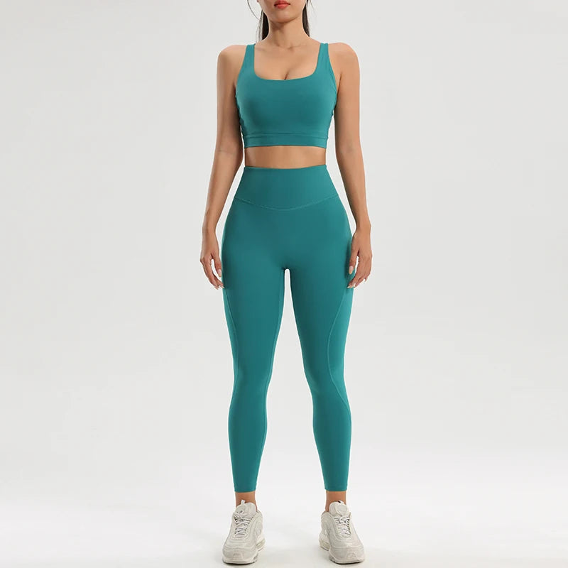 2-Piece Set - Supportive sports bra with high-waisted training pants