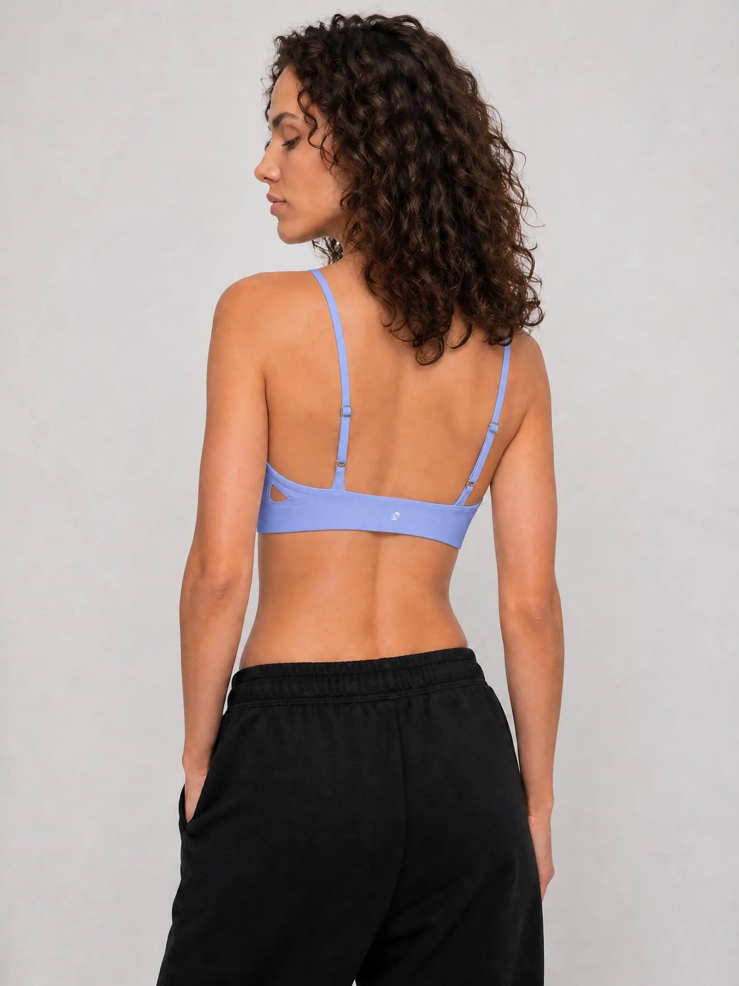 Women’s Cropped V-Neck Sports Bra